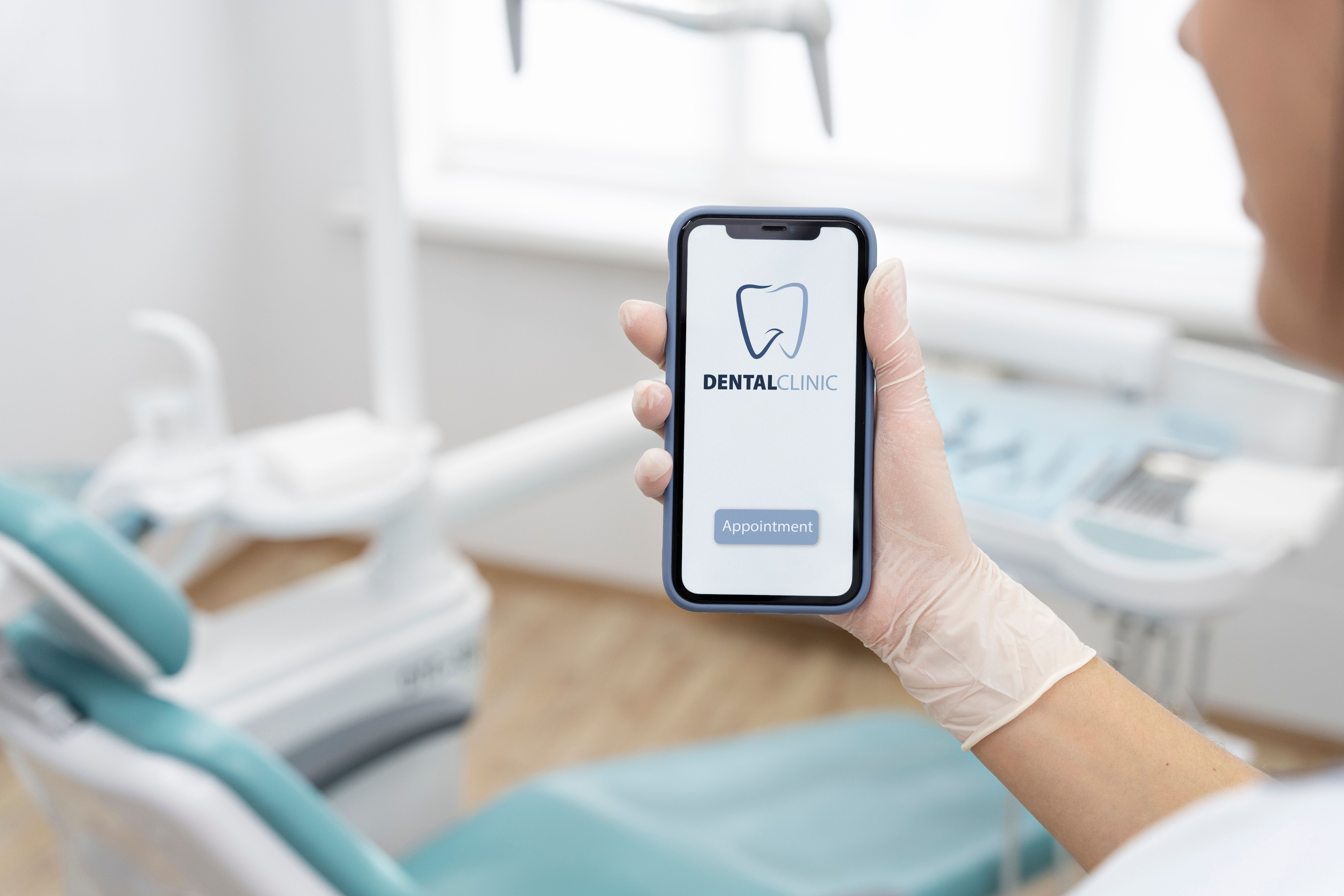 close-up-smartphone-with-dental-app