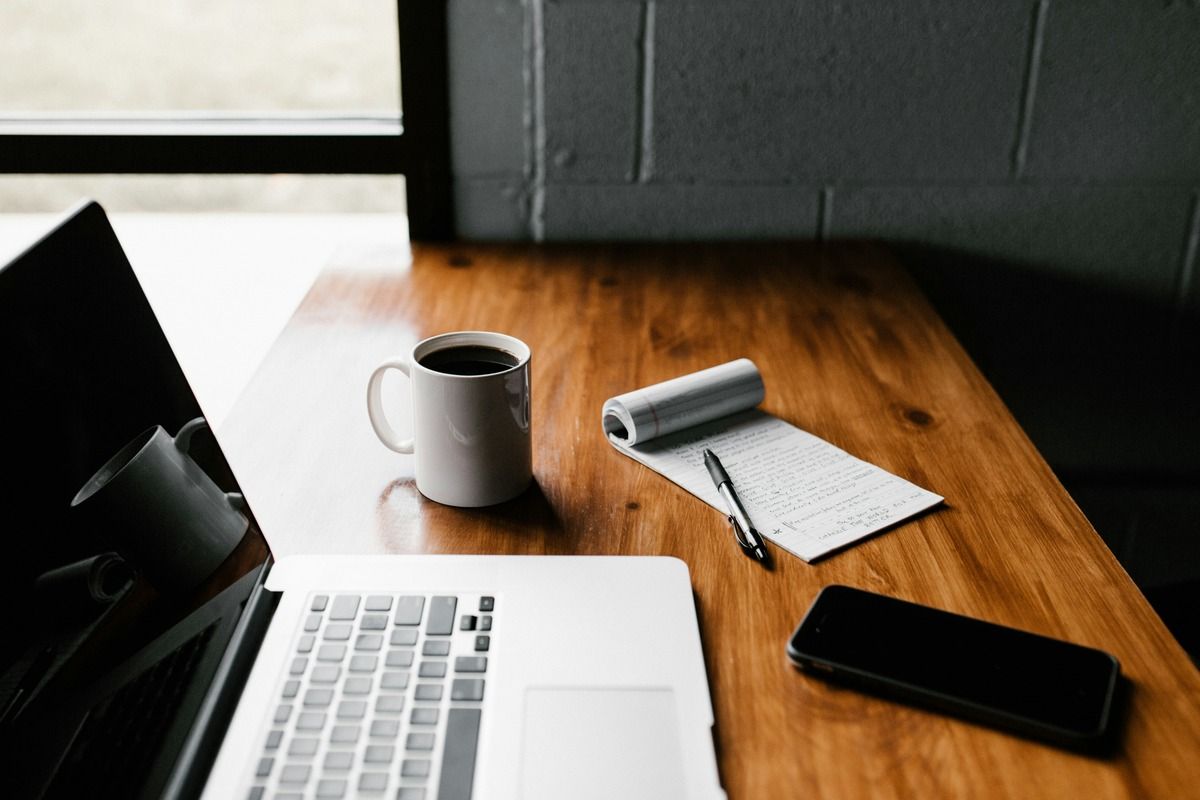 Custom Chatbots for Niche Industries: Tailoring AI to Your Market