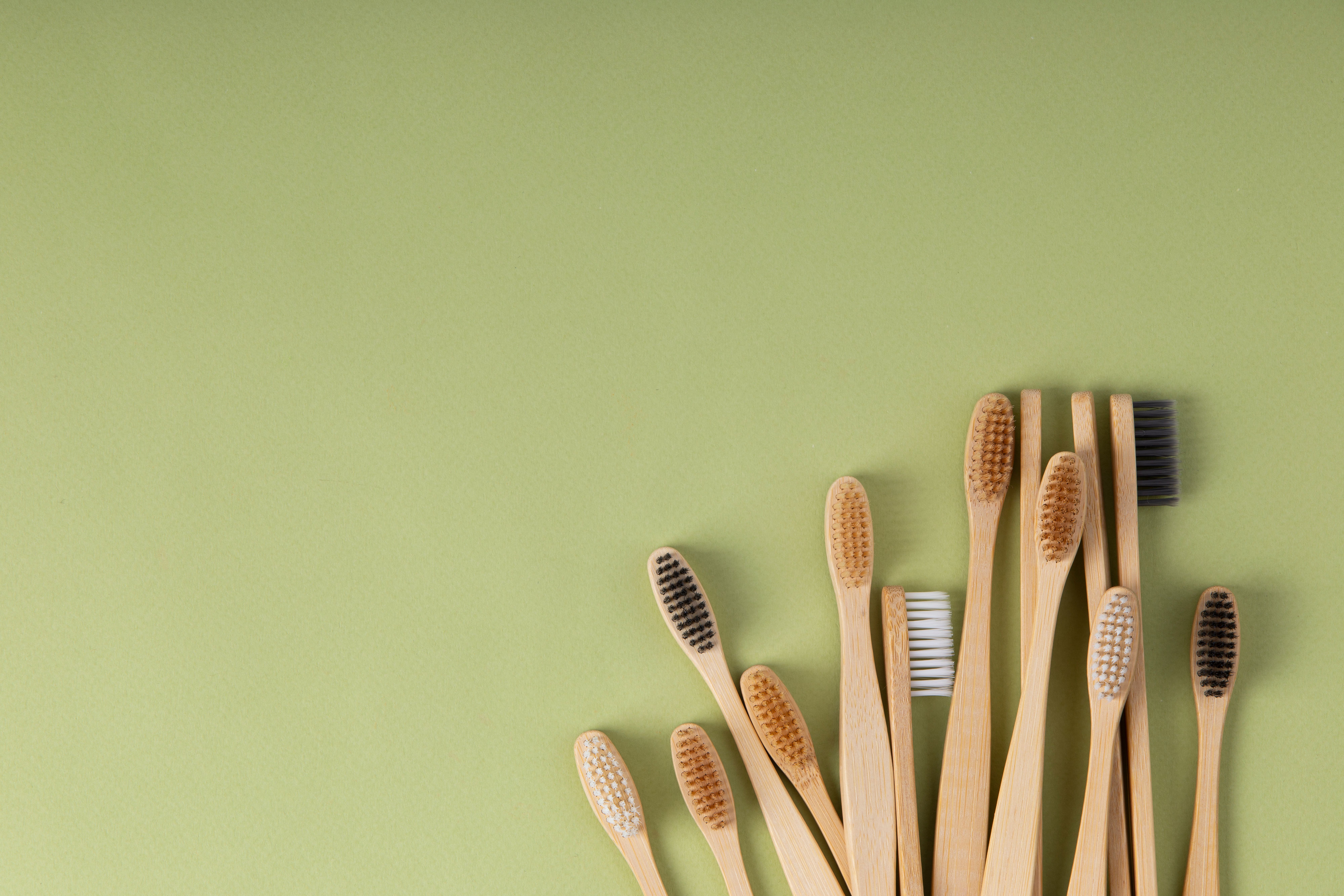 top-view-wooden-brushes-arrangement-with-copy-space